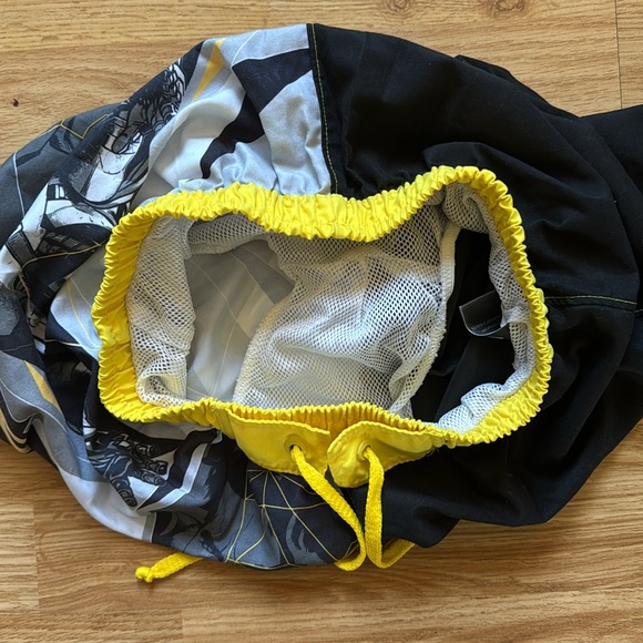 Boys Batman v Superman Swim Trunks - size 16y - Picture 7 of 9